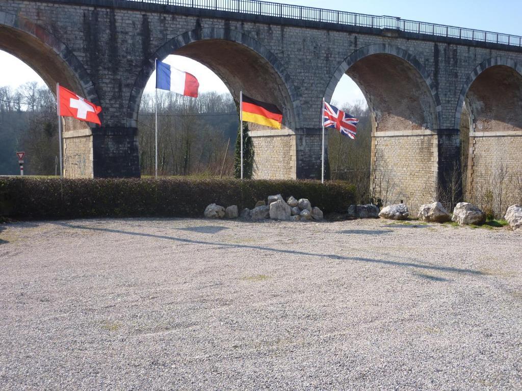 Auberge Du Viaduc Saint-Lattier Zewnętrze zdjęcie